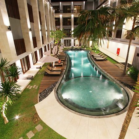 Grand La Walon Hotel Legian Buitenkant foto